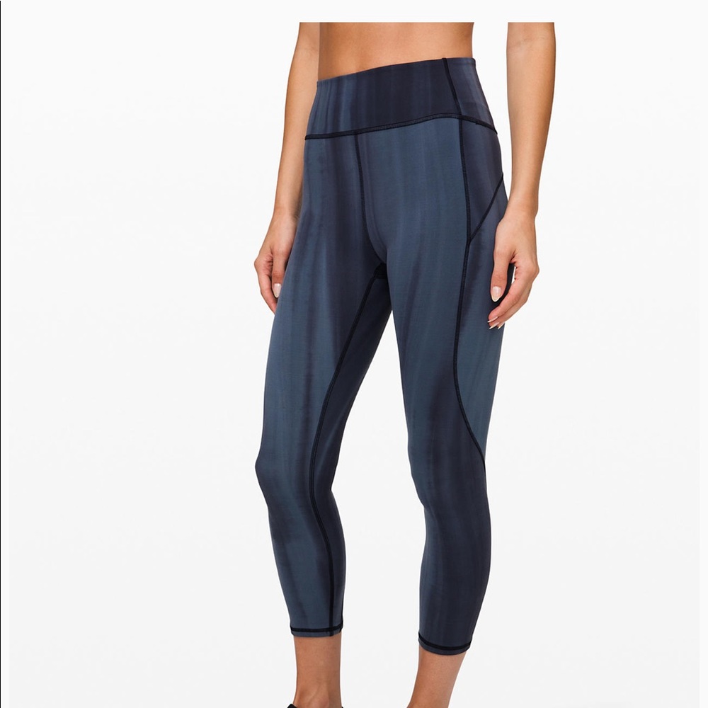 Lululemon In Movement Crop 23" 
Everlux Size 2